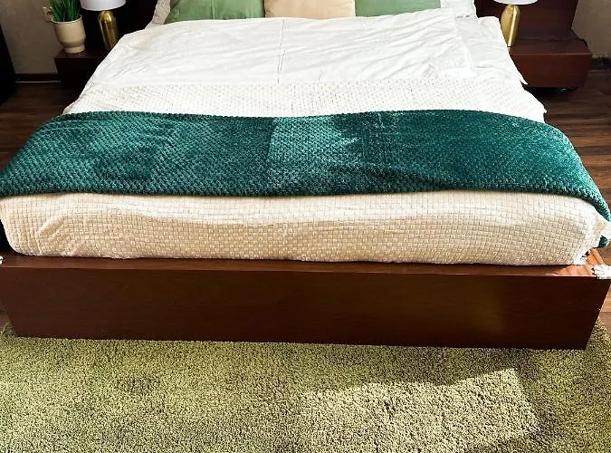 Spacious Centre Apartament